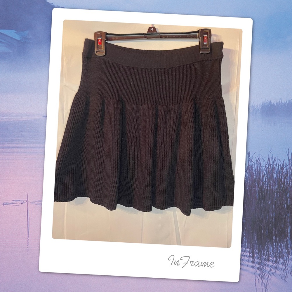 Cute black ribbed skirt like new